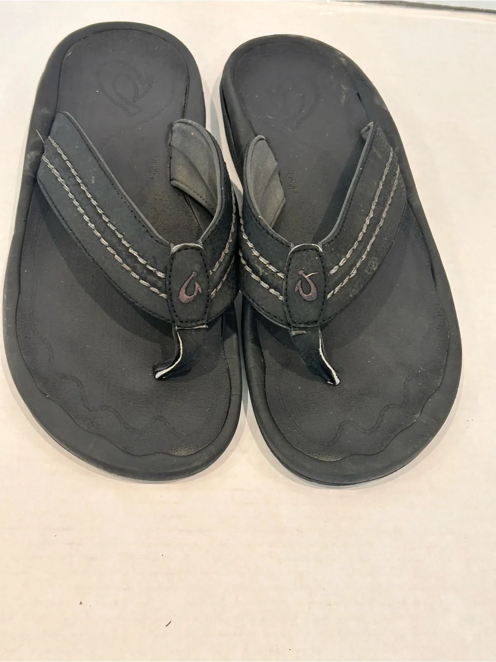 OluKai Hokua Men’s Black Comfort Flip Flop Sandals Beach Thong Slides size 10